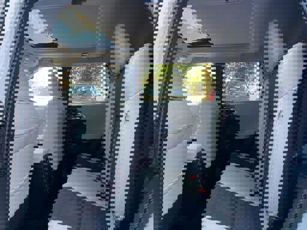 New 2025 Mitsubishi Outlander SE image 12