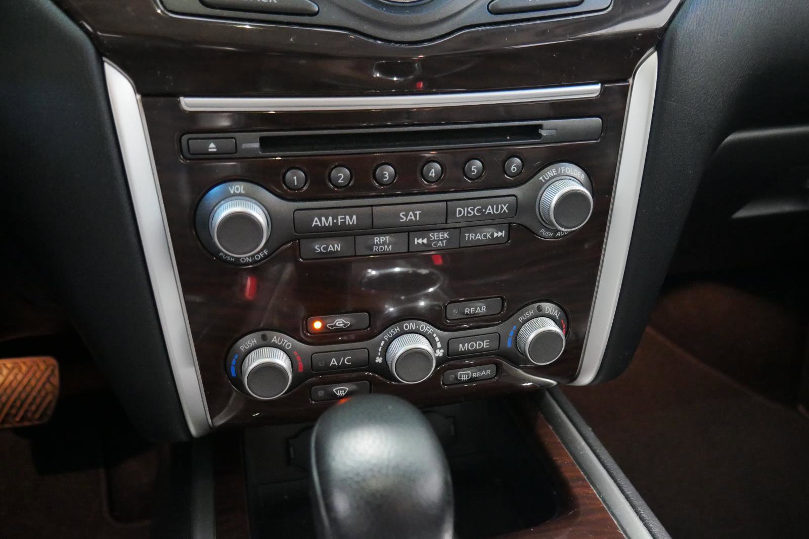 Used 2015 Nissan Pathfinder Platinum w/ Cargo Package image 24