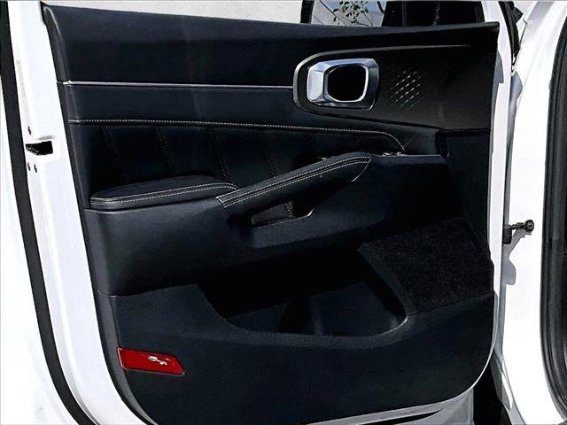 Used 2023 Kia Sorento SX image 18