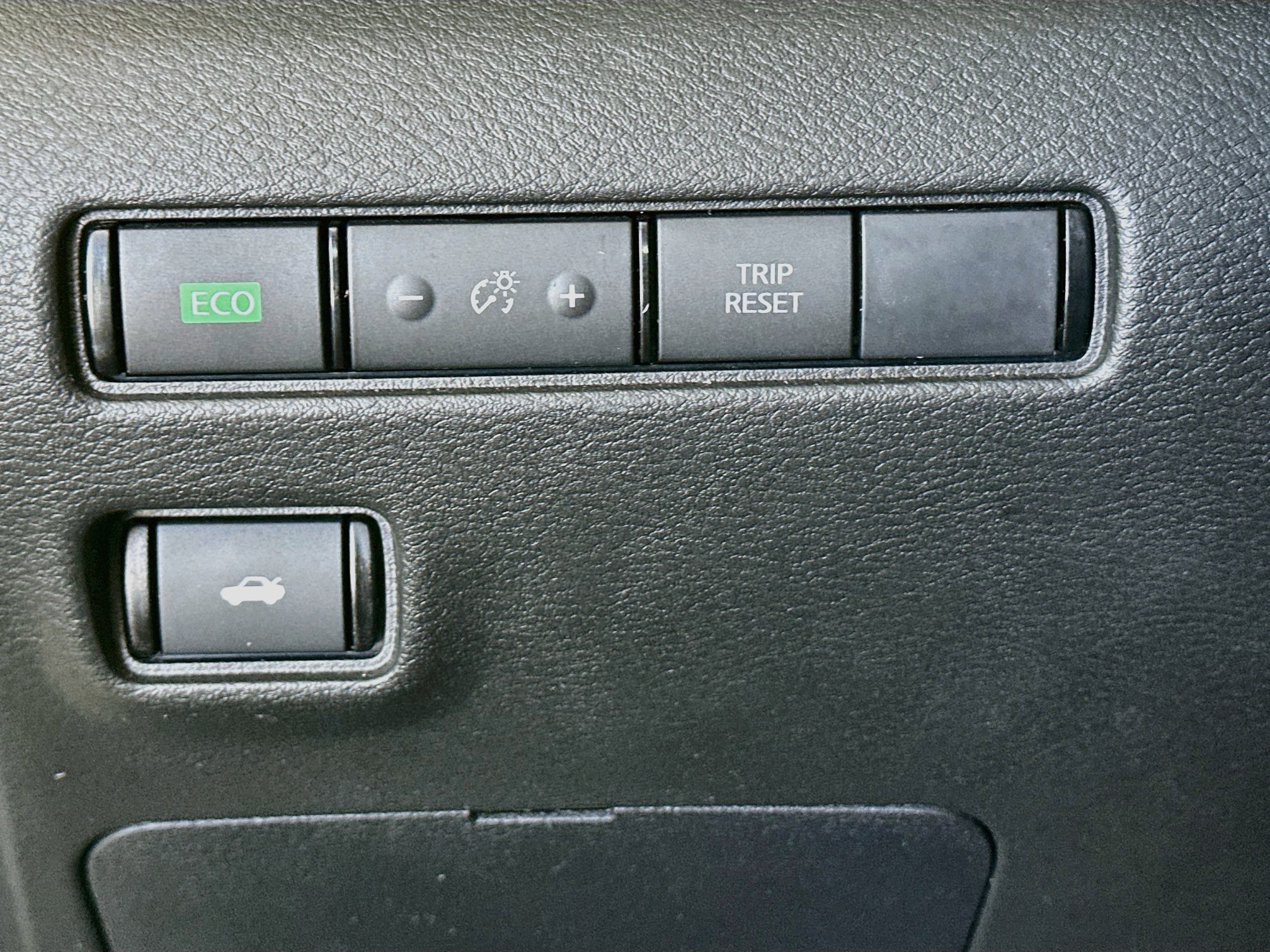 Used 2025 Nissan Sentra SV FWD image 16