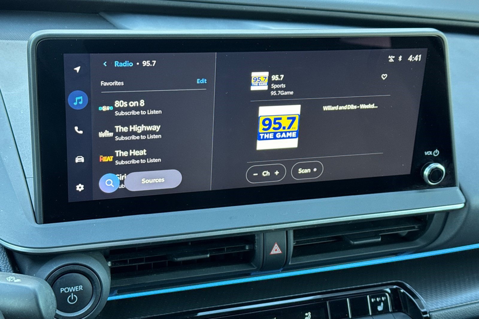 Used 2025 Toyota Prius FWD image 21