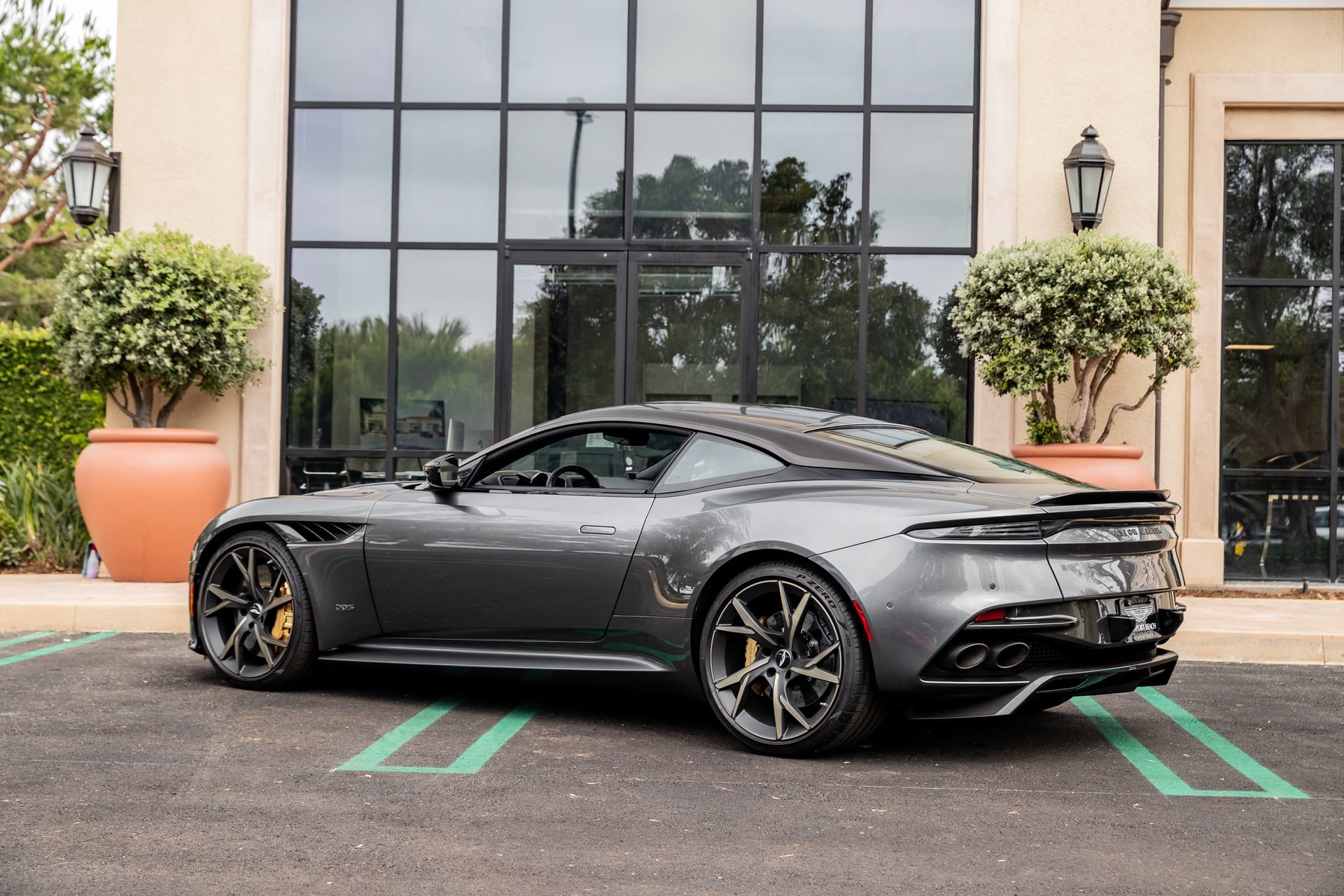 Used 2019 Aston Martin DBS Superleggera RWD image 2