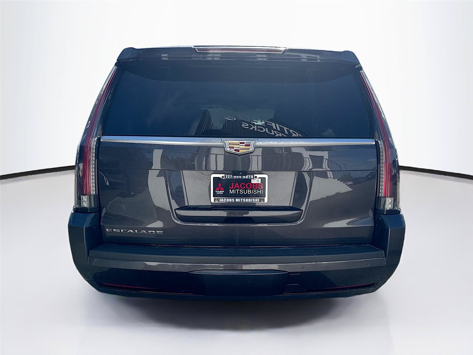 Used 2017 Cadillac Escalade Premium Luxury AWD/4WD image 4