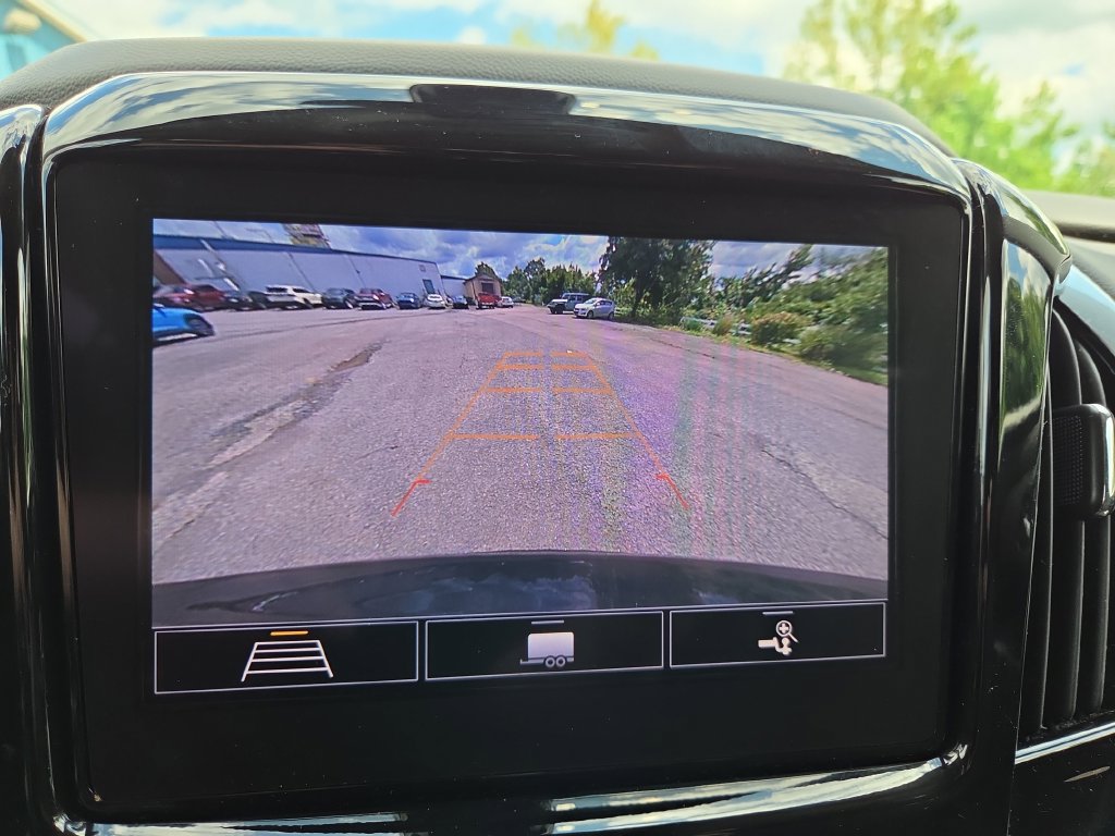 Used 2020 Chevrolet Traverse LT w/ Driver Confidence II Package AWD/4WD image 40