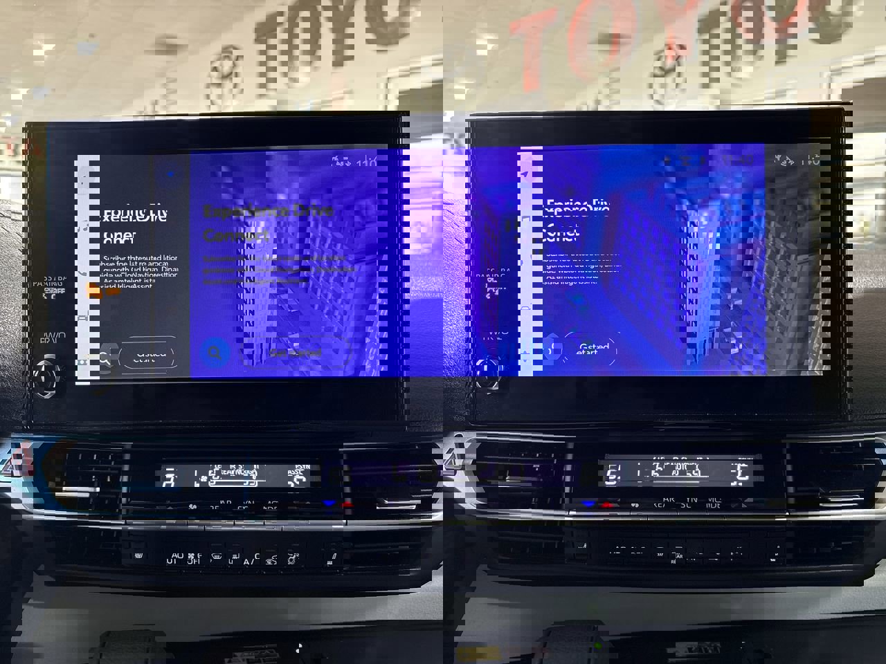 Certified 2025 Toyota Sienna XLE image 19