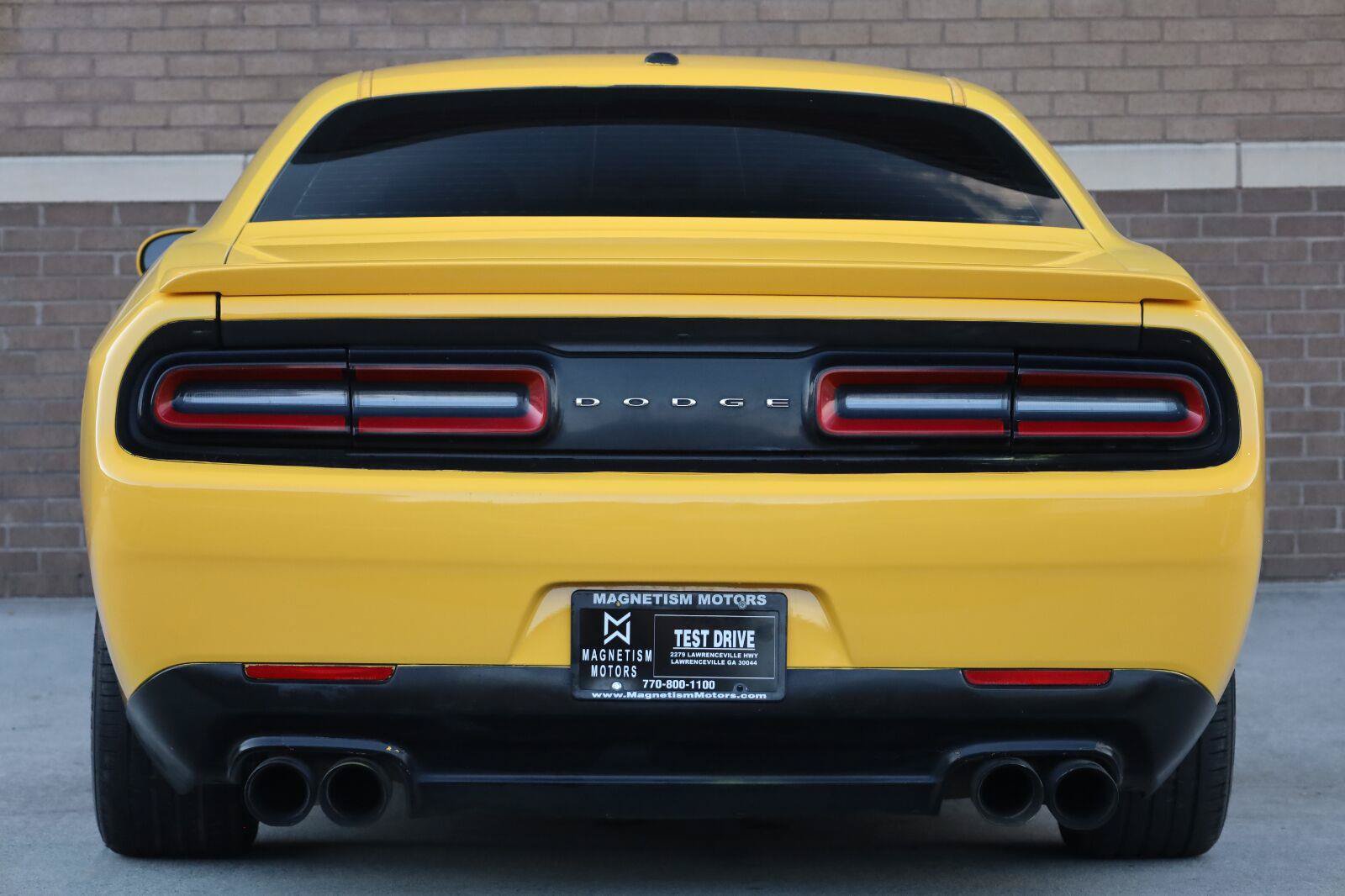 Used 2017 Dodge Challenger R/T RWD image 10