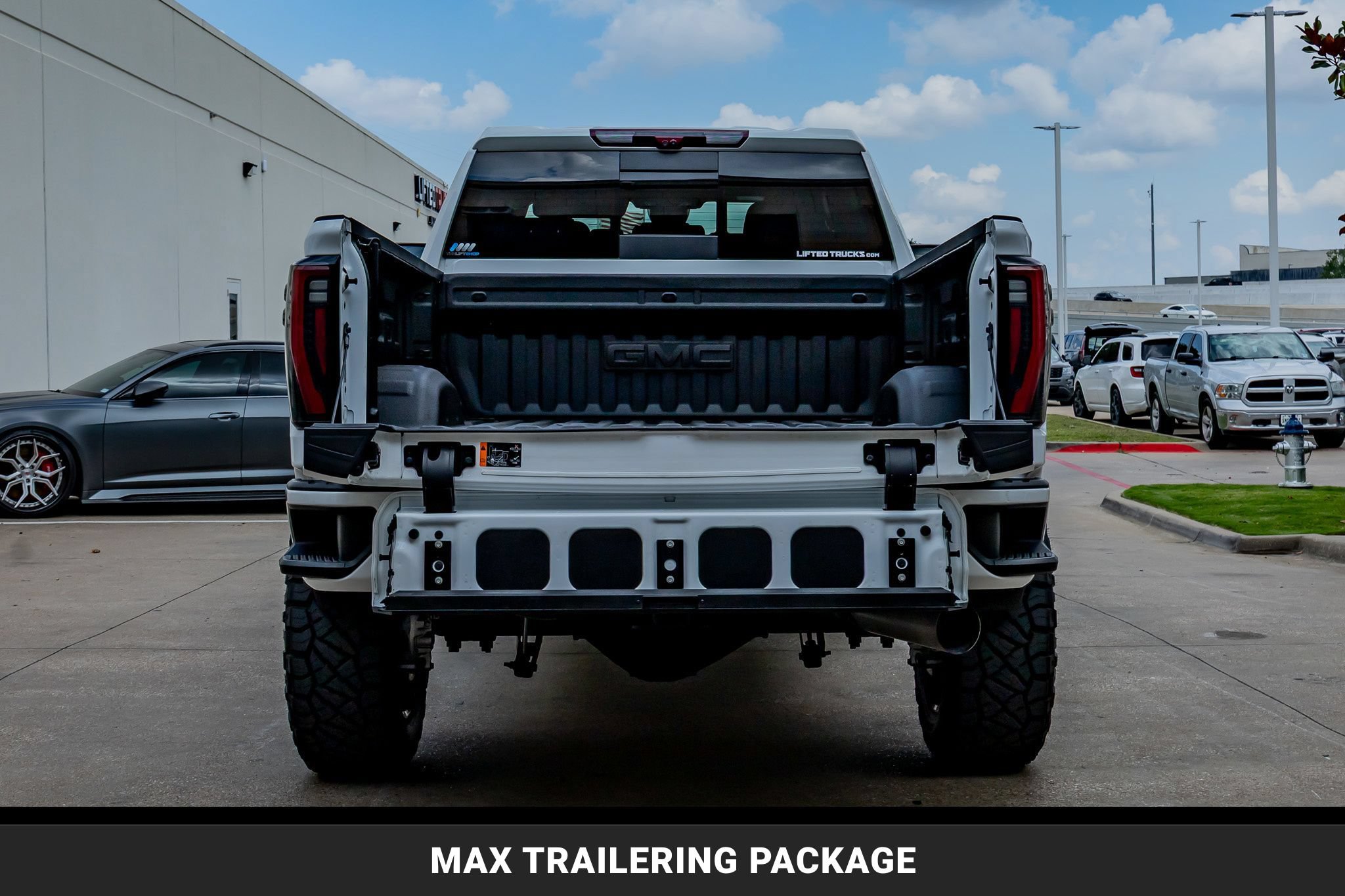 Used 2025 GMC Sierra 2500 AT4 w/ AT4 Premium Plus Package AWD/4WD image 9