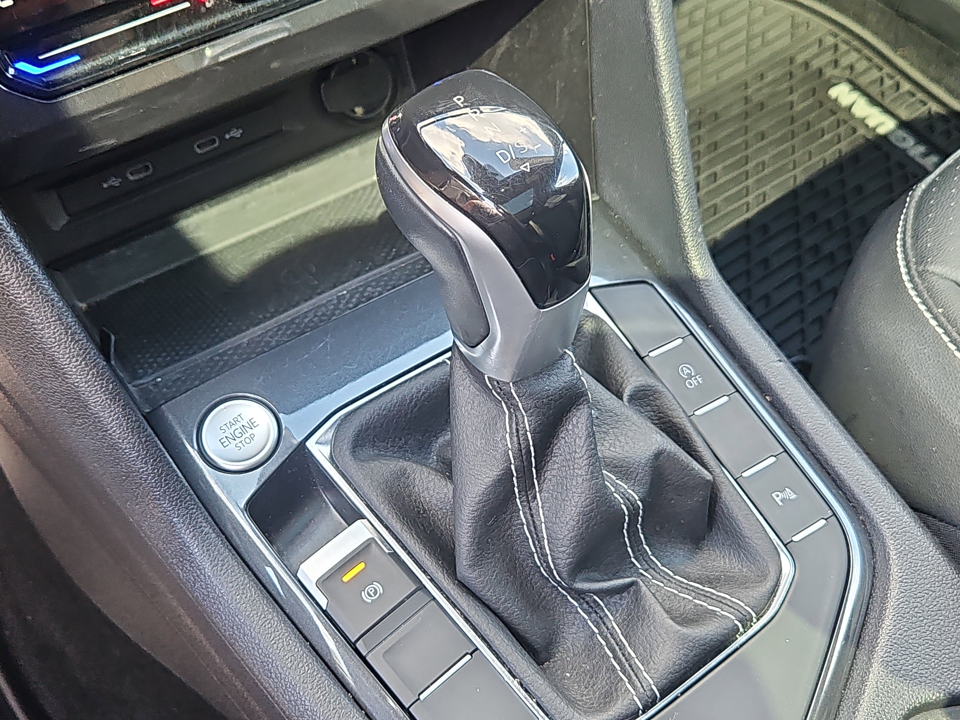 Used 2023 Volkswagen Tiguan SE R-Line image 19