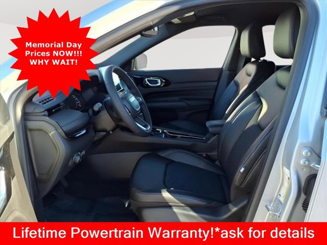 New 2025 Jeep Compass Latitude w/ Convenience Group AWD/4WD image 9
