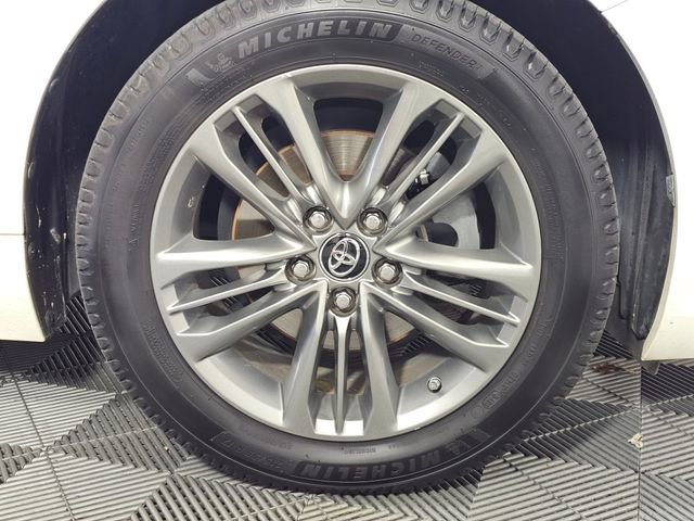 Used 2017 Toyota Camry SE image 9