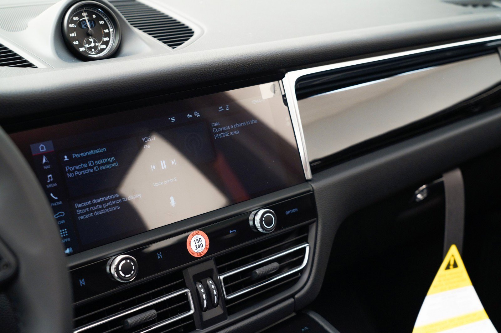 New 2026 Porsche Macan image 28