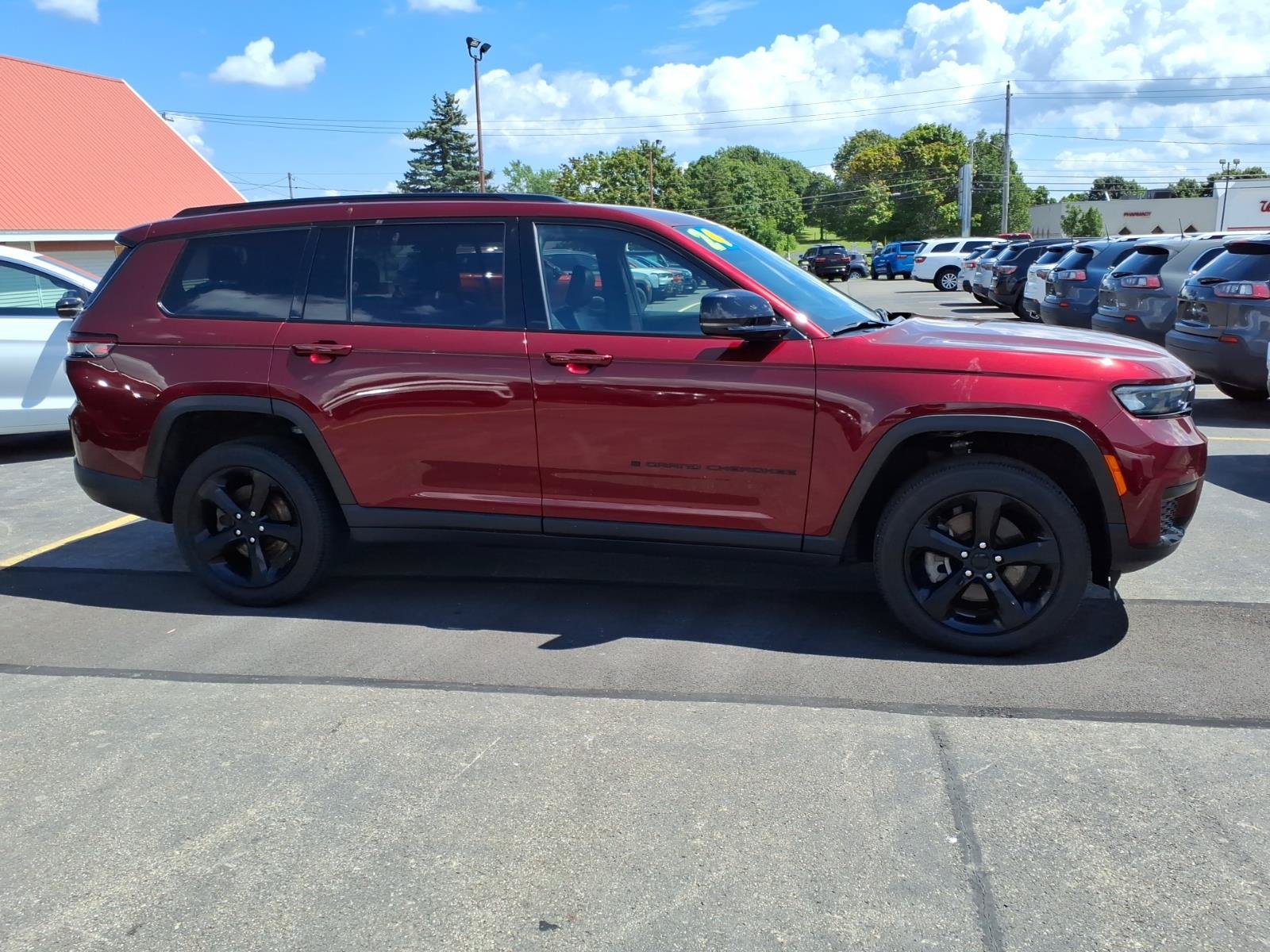 Used 2024 Jeep Grand Cherokee L Laredo AWD/4WD image 4