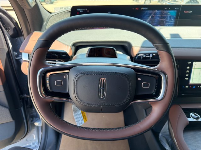New 2026 Lincoln Navigator Reserve AWD/4WD image 25
