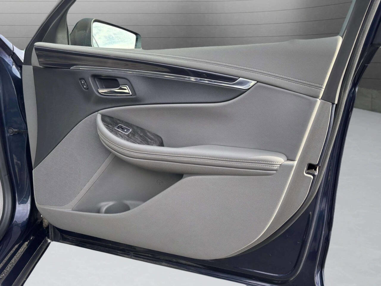 Used 2015 Chevrolet Impala LT w/ Convenience Package image 17