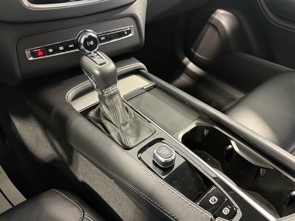Used 2022 Volvo XC90 T5 Momentum image 19