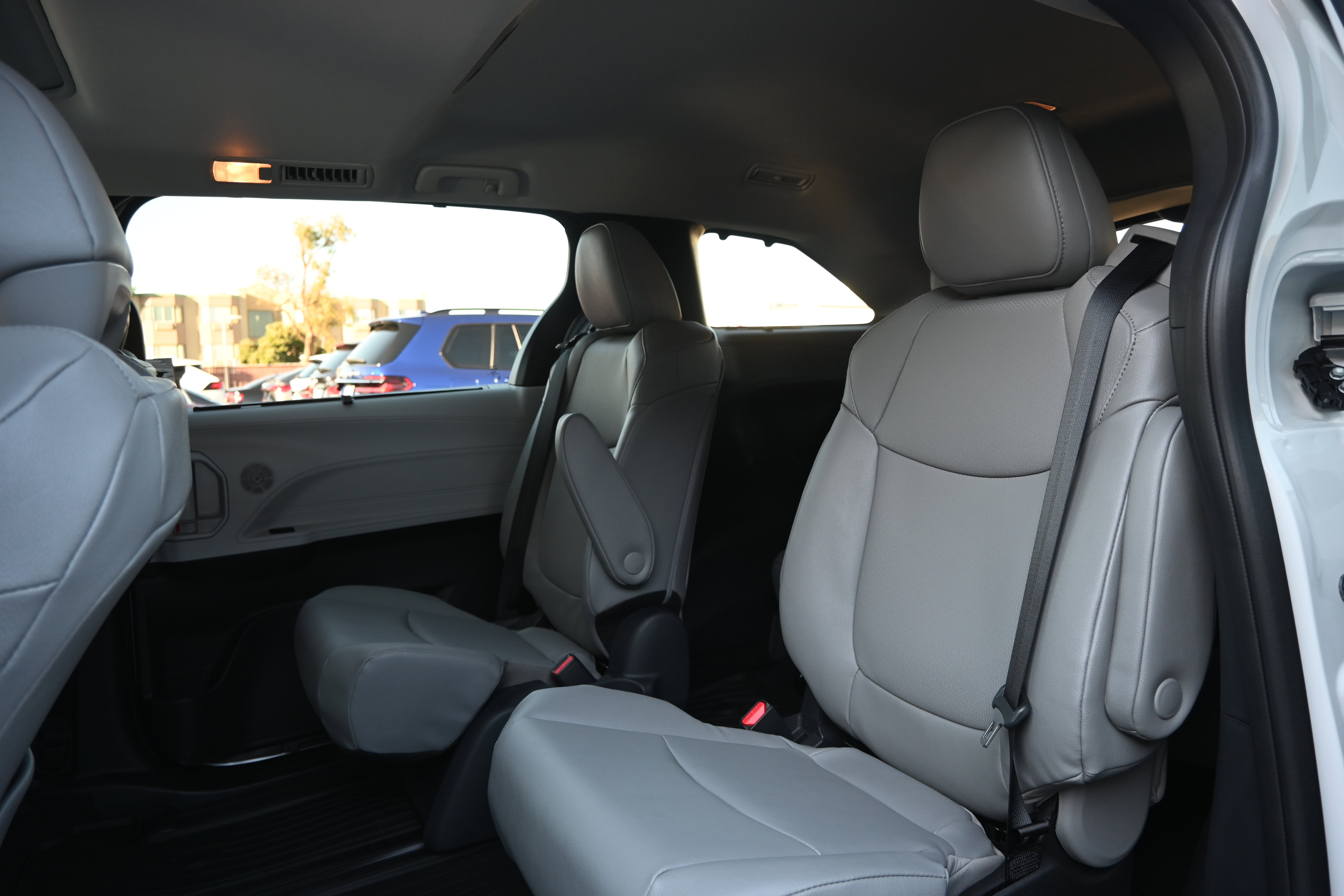 Used 2026 Toyota Sienna XLE image 25