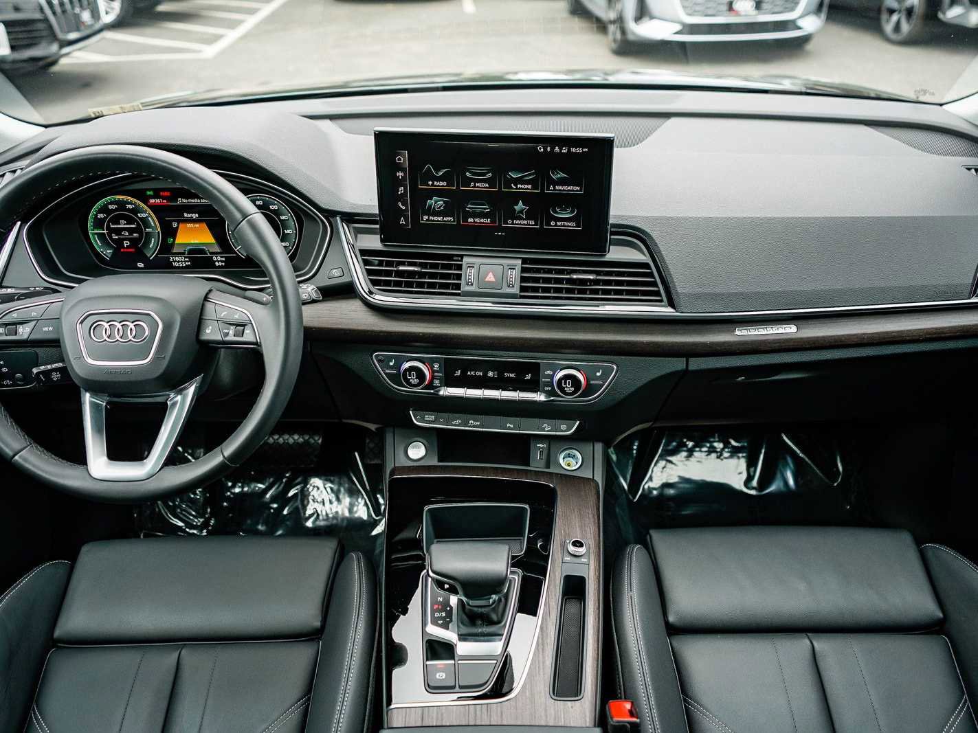 Used 2023 Audi Q5 e Premium w/ Convenience Package image 12