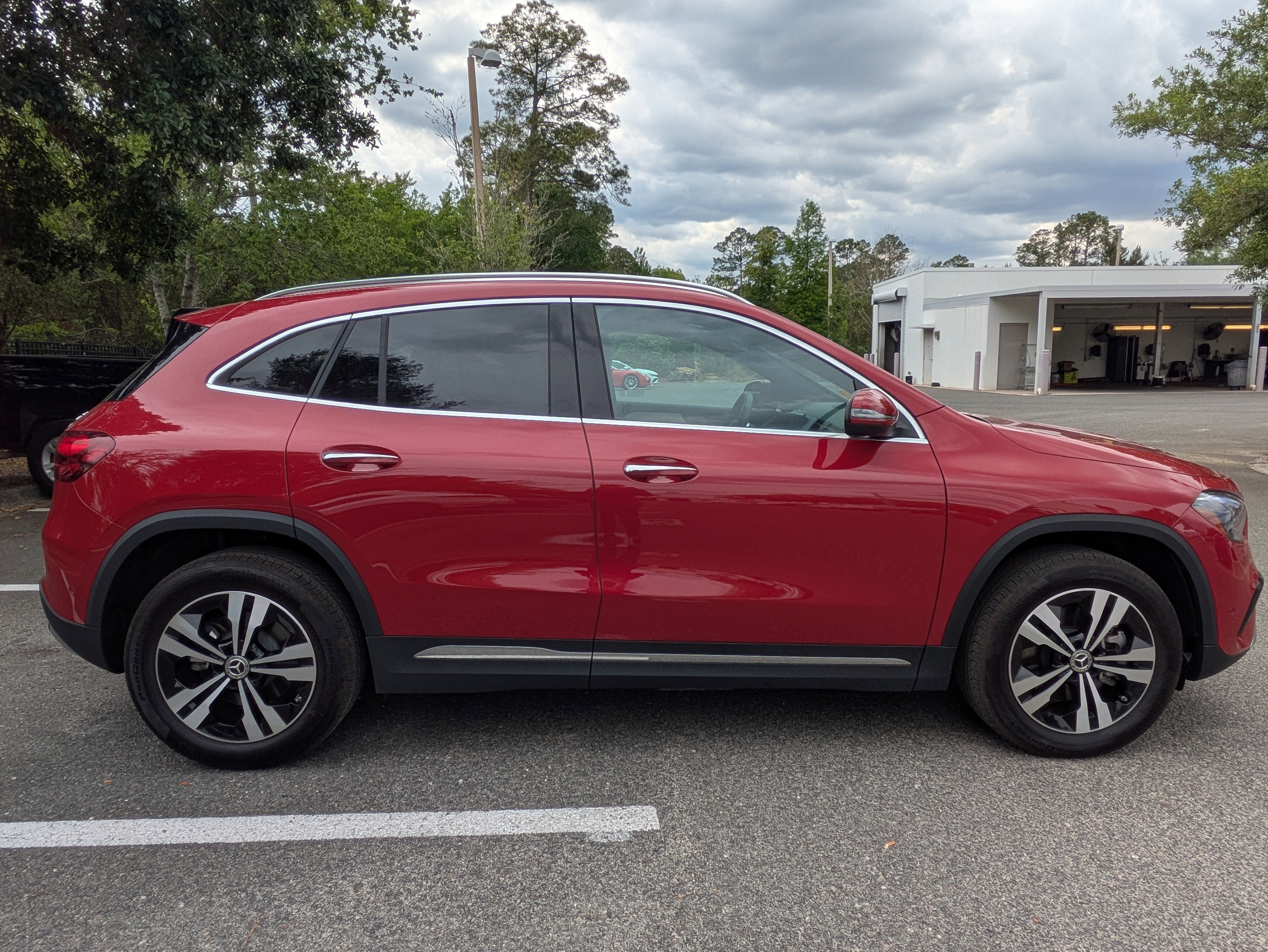Used 2025 Mercedes-Benz GLA 250 4MATIC image 3
