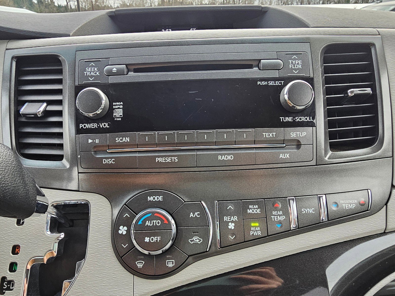 Used 2014 Toyota Sienna LE image 24