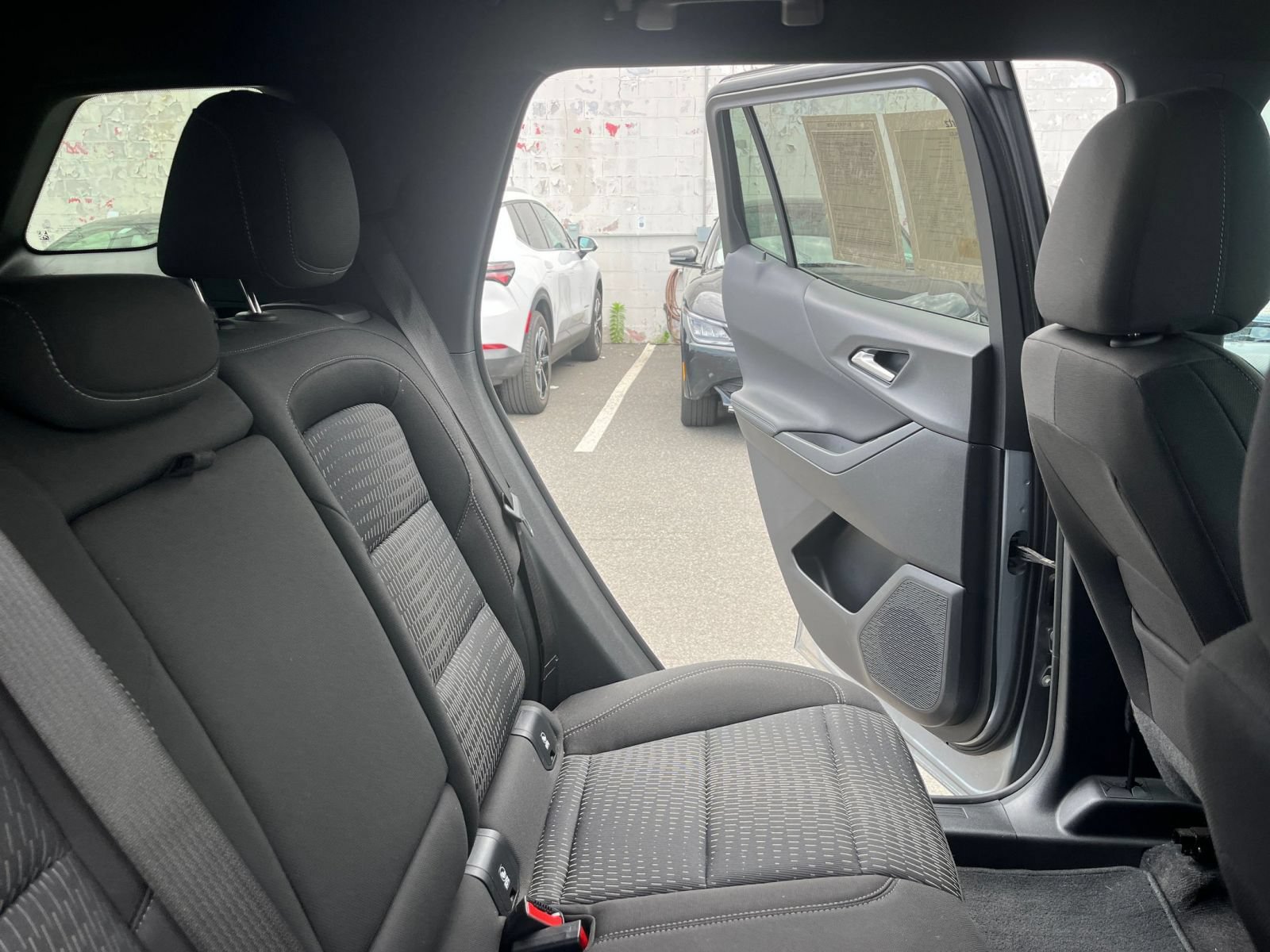Used 2025 Chevrolet Equinox LT FWD image 37