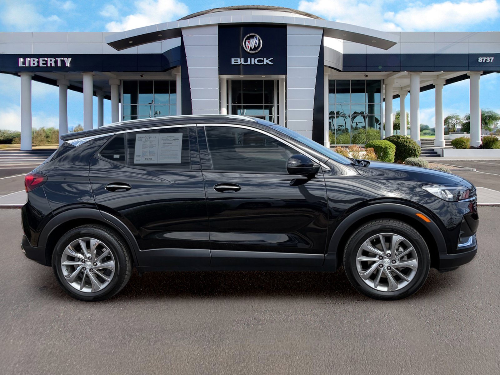 Used 2023 Buick Encore GX Essence w/ Experience Buick Package FWD image 3