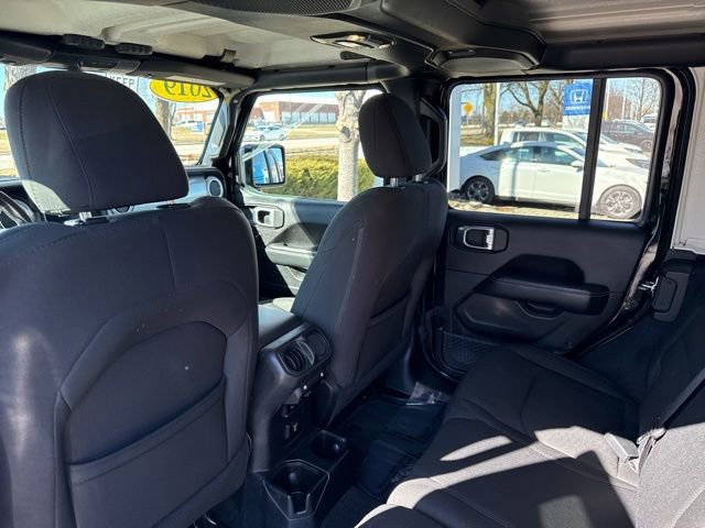Used 2019 Jeep Wrangler Unlimited Sahara image 15