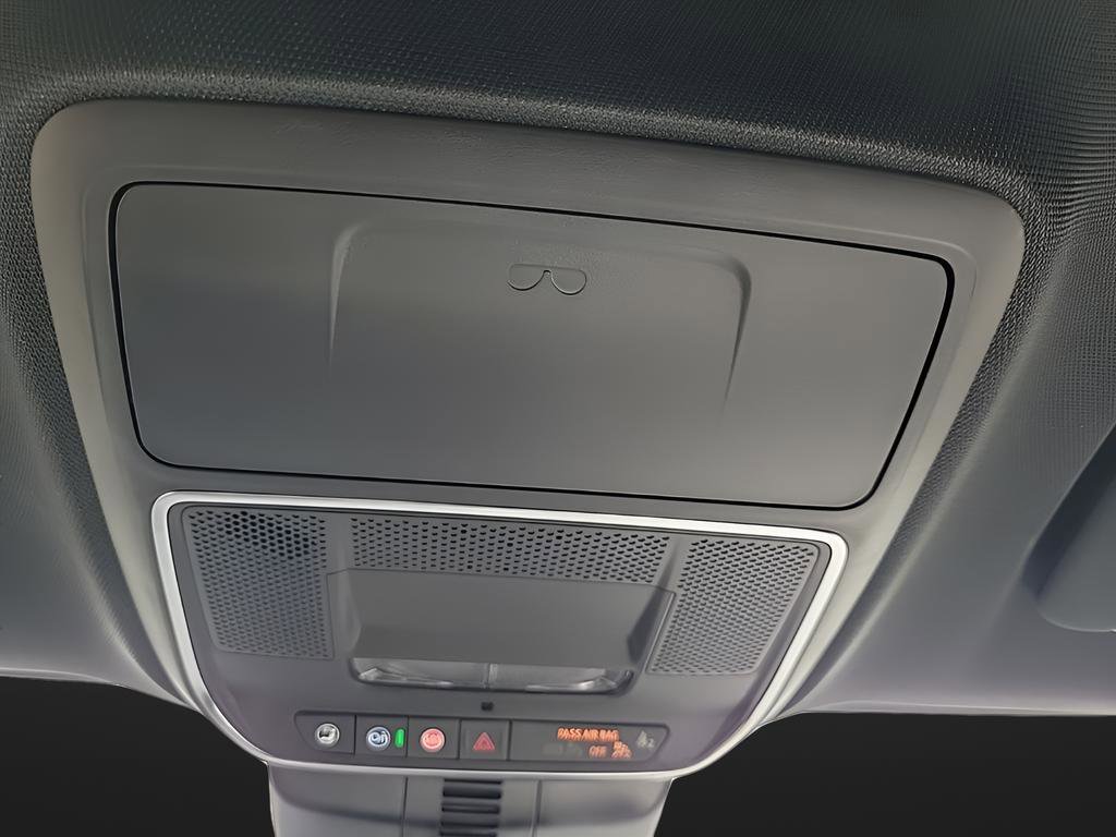 Used 2026 Chevrolet Traverse High Country image 31