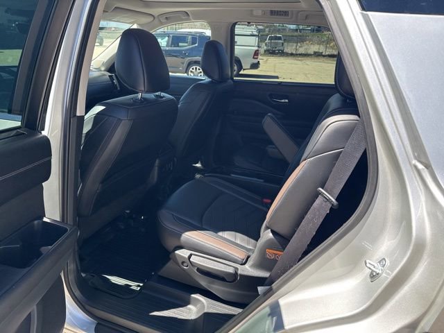 Used 2023 Nissan Pathfinder Platinum AWD/4WD image 23