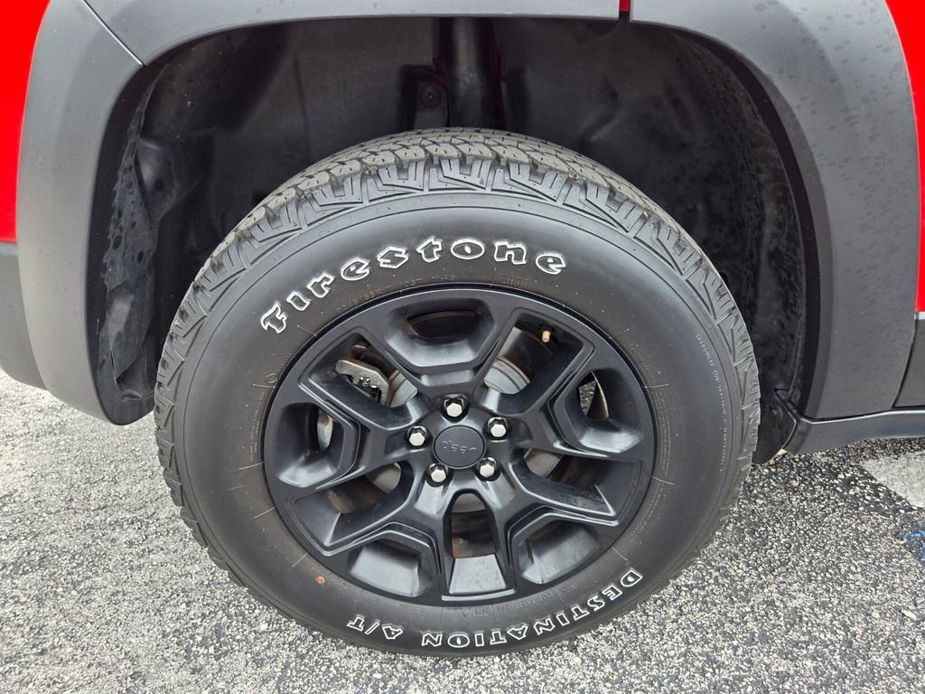 Used 2019 Jeep Cherokee Trailhawk w/ Trailer Tow Group AWD/4WD image 21
