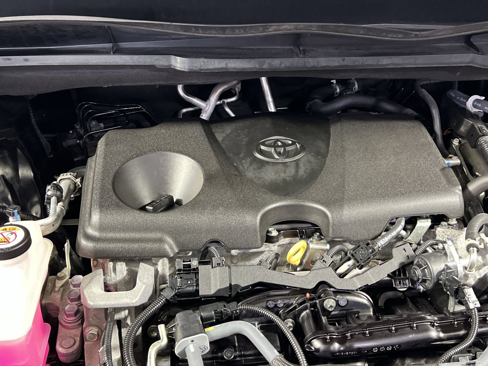 Used 2024 Toyota Sienna XLE image 30