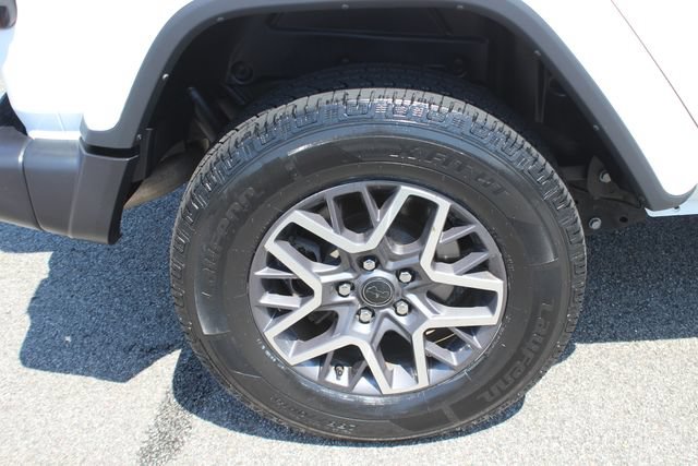 Used 2025 Jeep Wrangler Unlimited Sahara AWD/4WD image 36