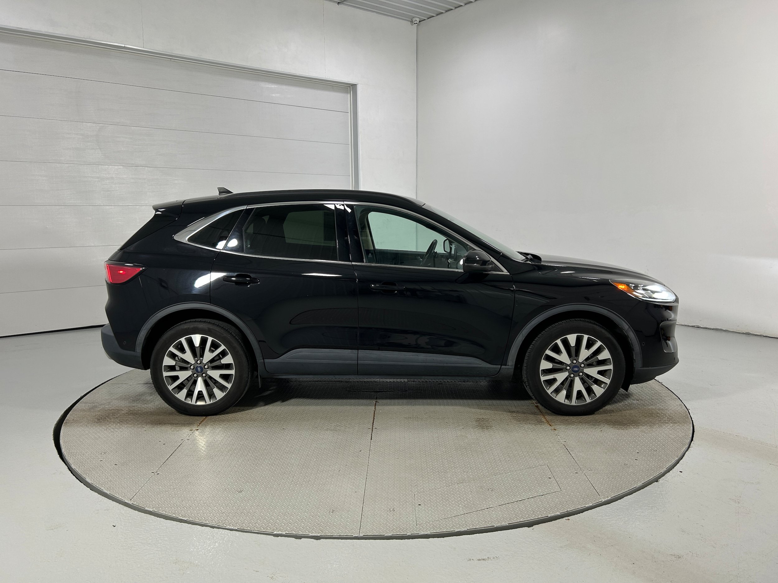 Used 2020 Ford Escape Titanium AWD/4WD image 36