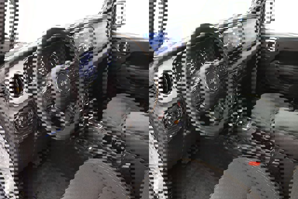 Used 2024 Jeep Wrangler Unlimited image 14