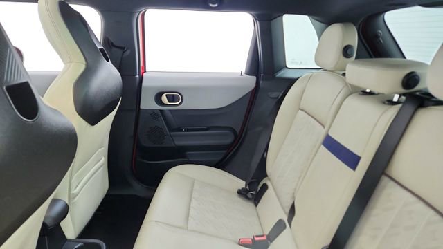 Used 2025 MINI Cooper 4-Door Hardtop image 28