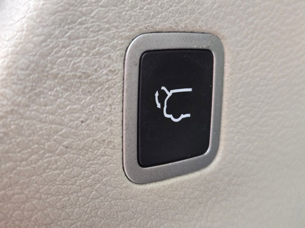 Used 2022 Chrysler Voyager LX image 17