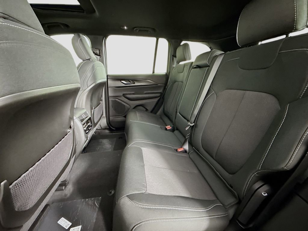New 2025 Jeep Grand Cherokee Laredo X image 11
