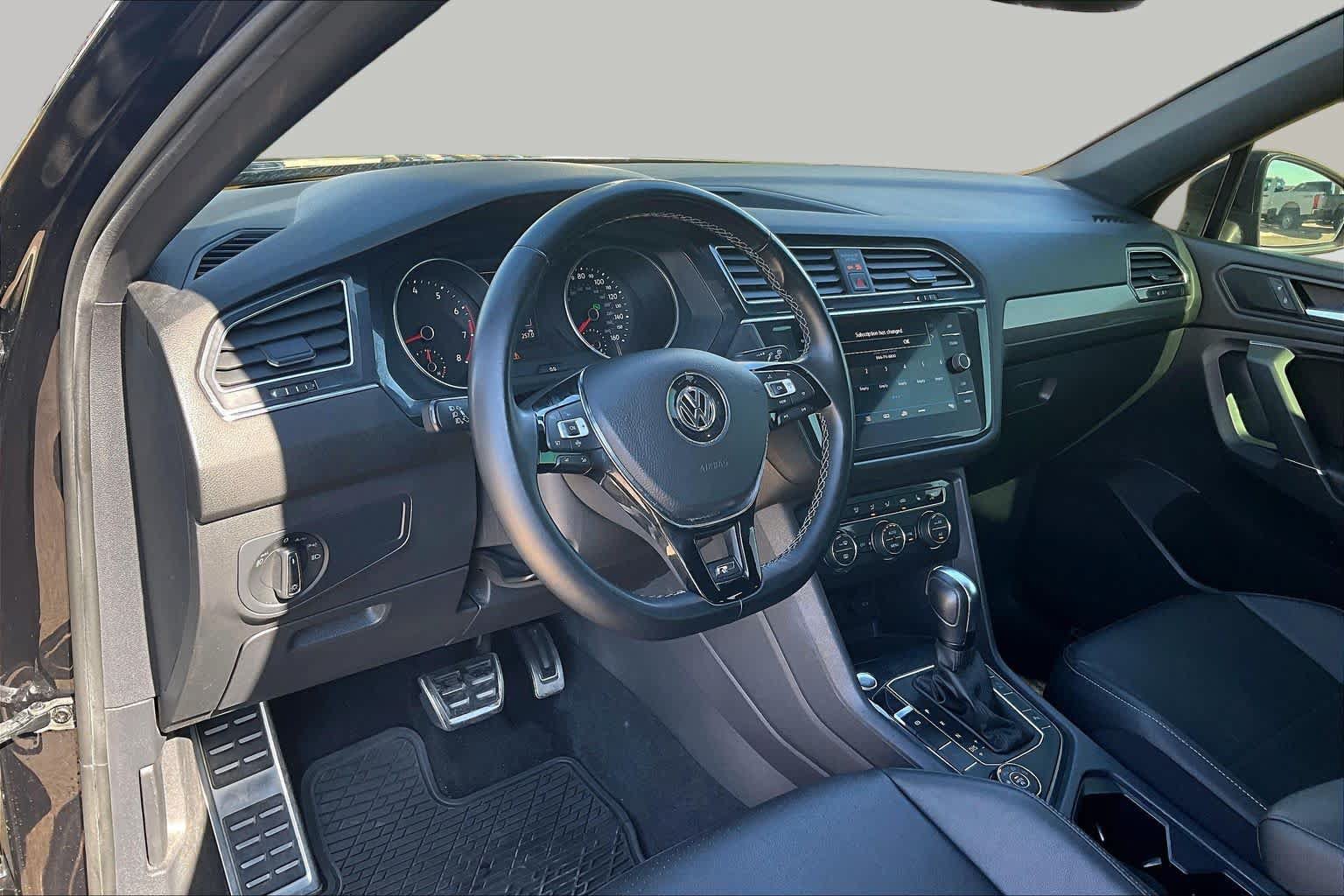 Used 2020 Volkswagen Tiguan SE R-Line AWD/4WD image 18