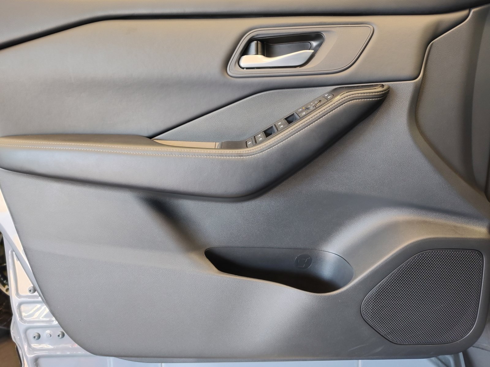 Certified 2026 Nissan Rogue SV FWD image 26