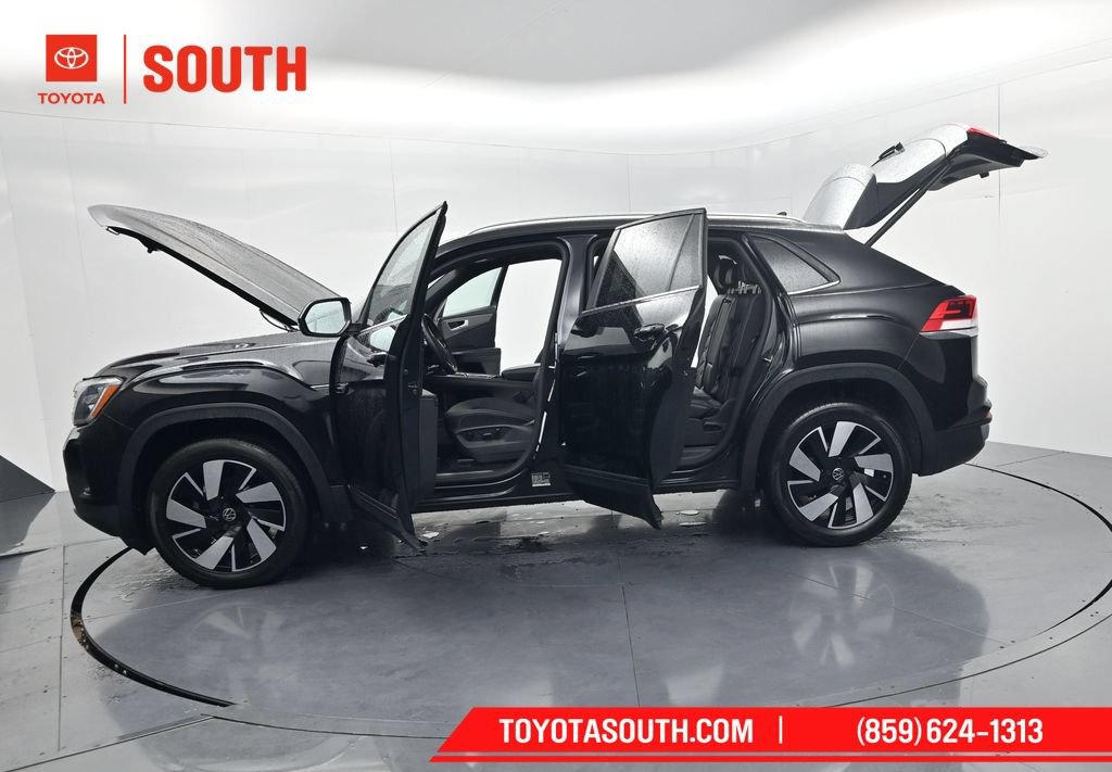 Used 2024 Volkswagen Atlas Cross Sport SE FWD image 66
