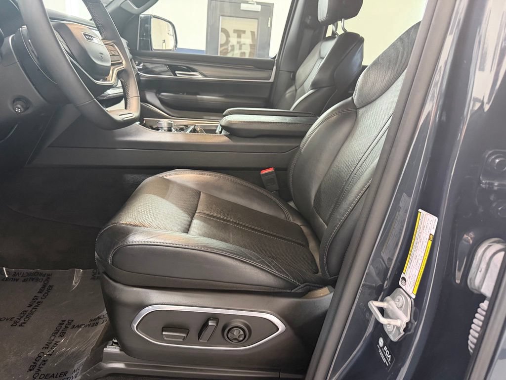 Used 2024 Jeep Wagoneer Series II AWD/4WD image 27
