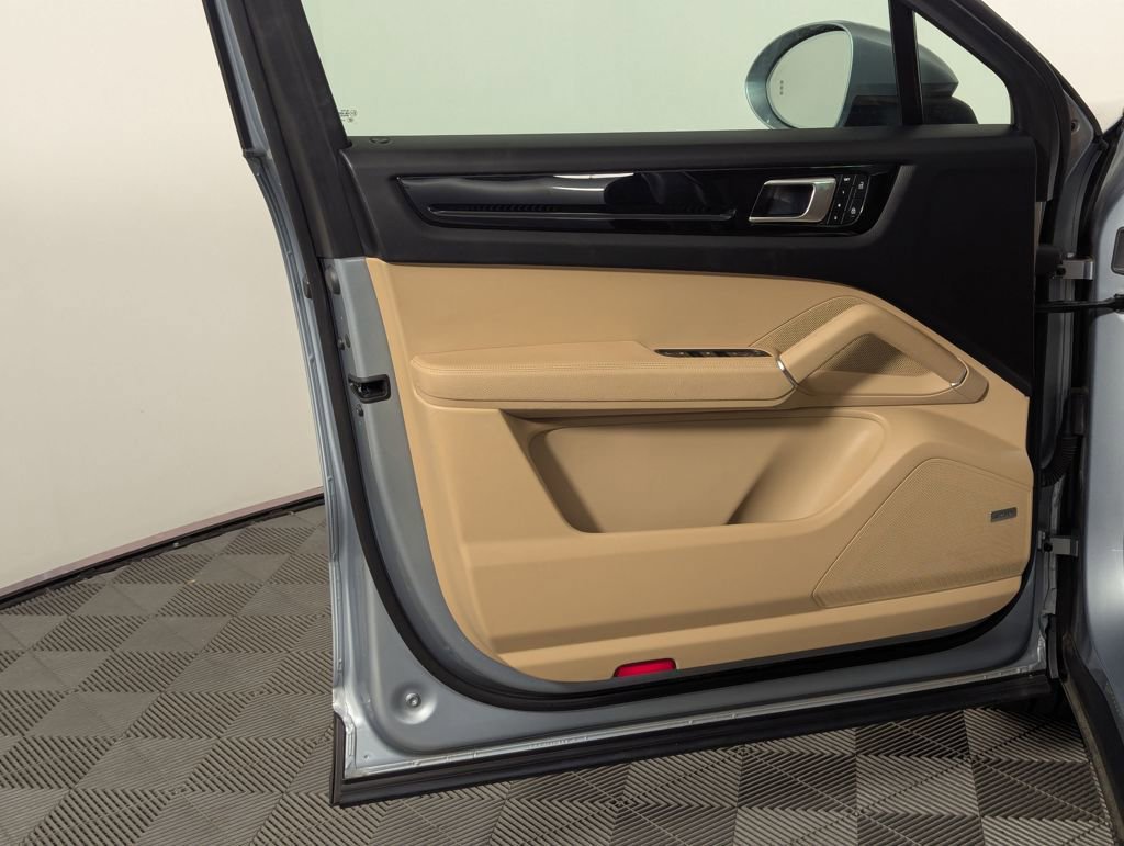 Used 2022 Porsche Cayenne Coupe image 51