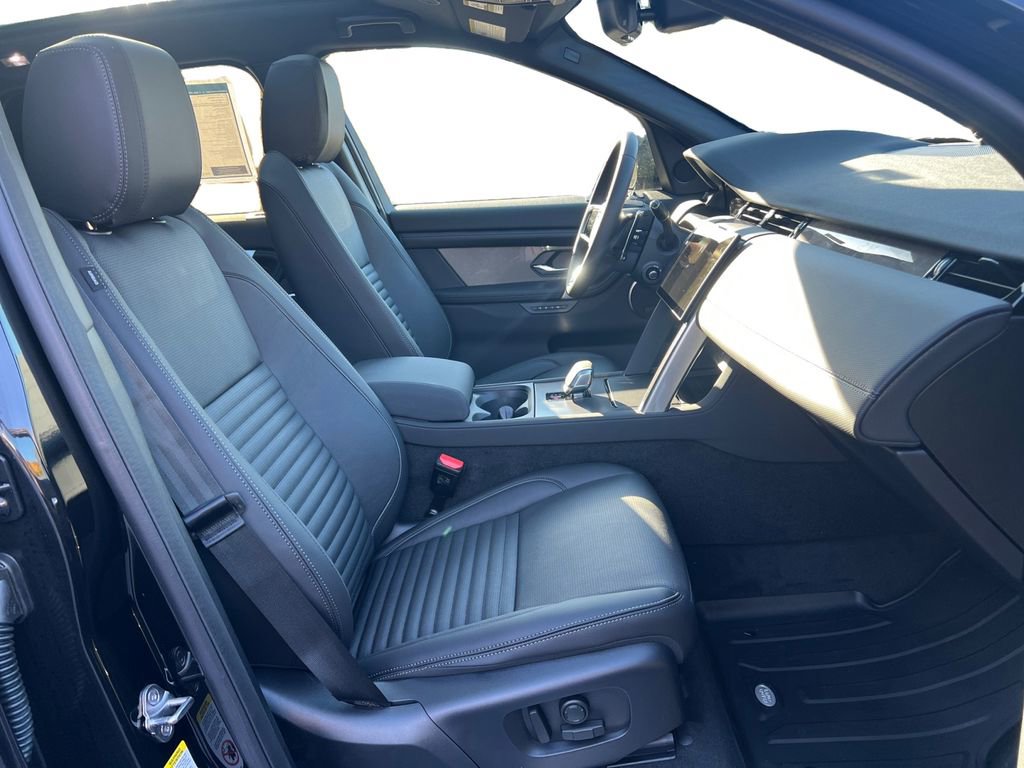 New 2025 Land Rover Discovery Sport Dynamic SE image 30