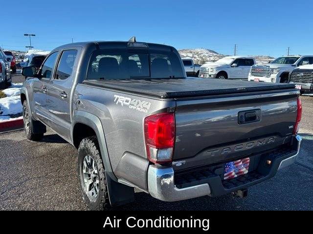 Used 2017 Toyota Tacoma TRD Off-Road image 3