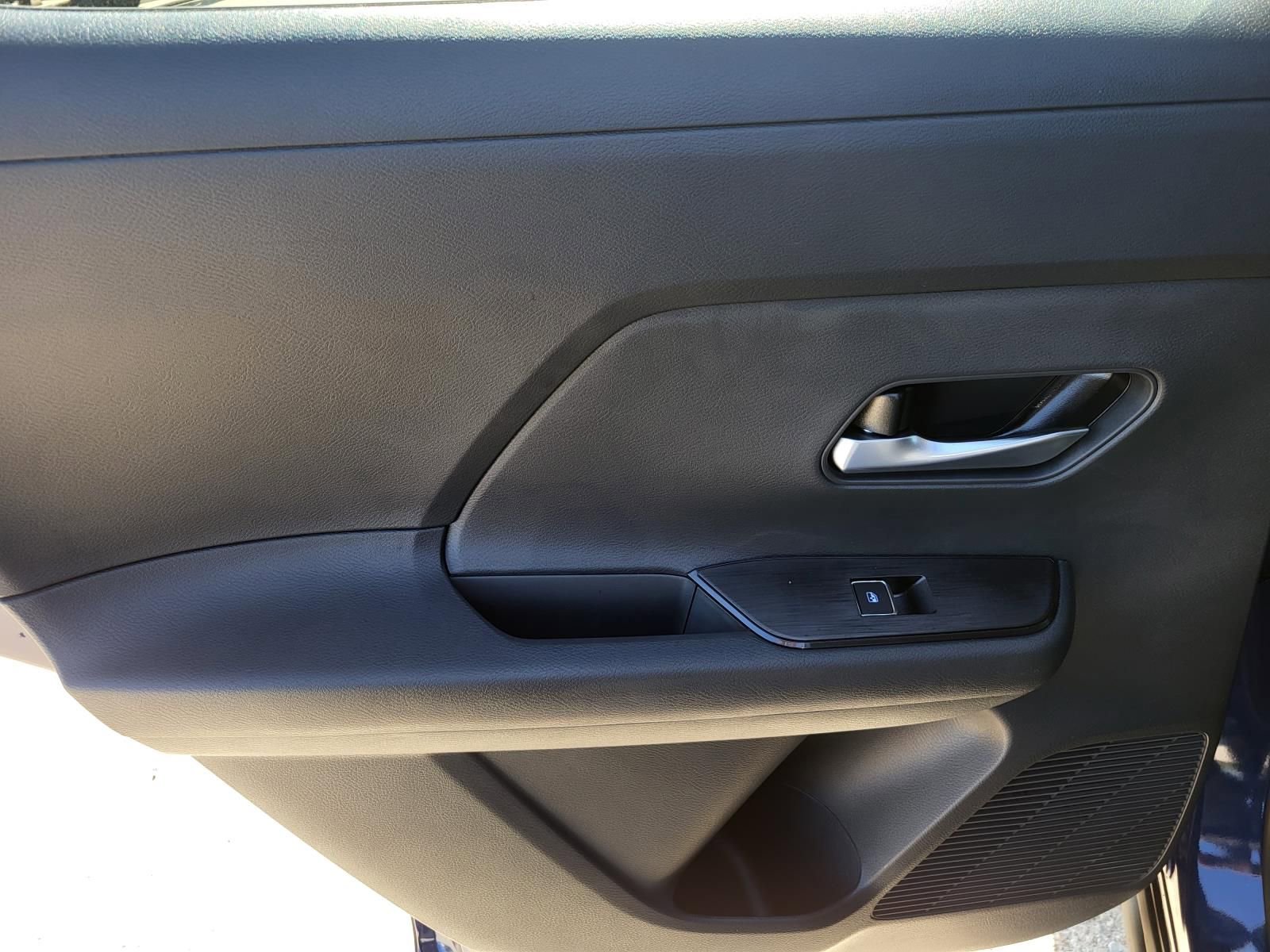 New 2026 Nissan Kicks SR w/ SR Premium Package FWD image 17