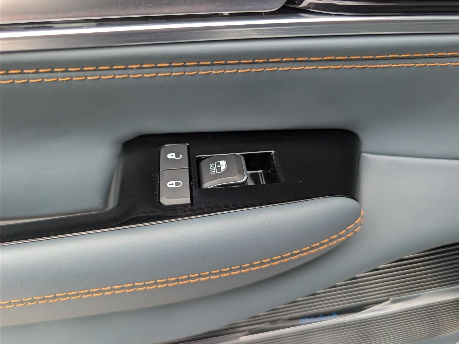 Used 2024 Jeep Grand Wagoneer Series III w/ Rear Seat Video Group 1 AWD/4WD image 19