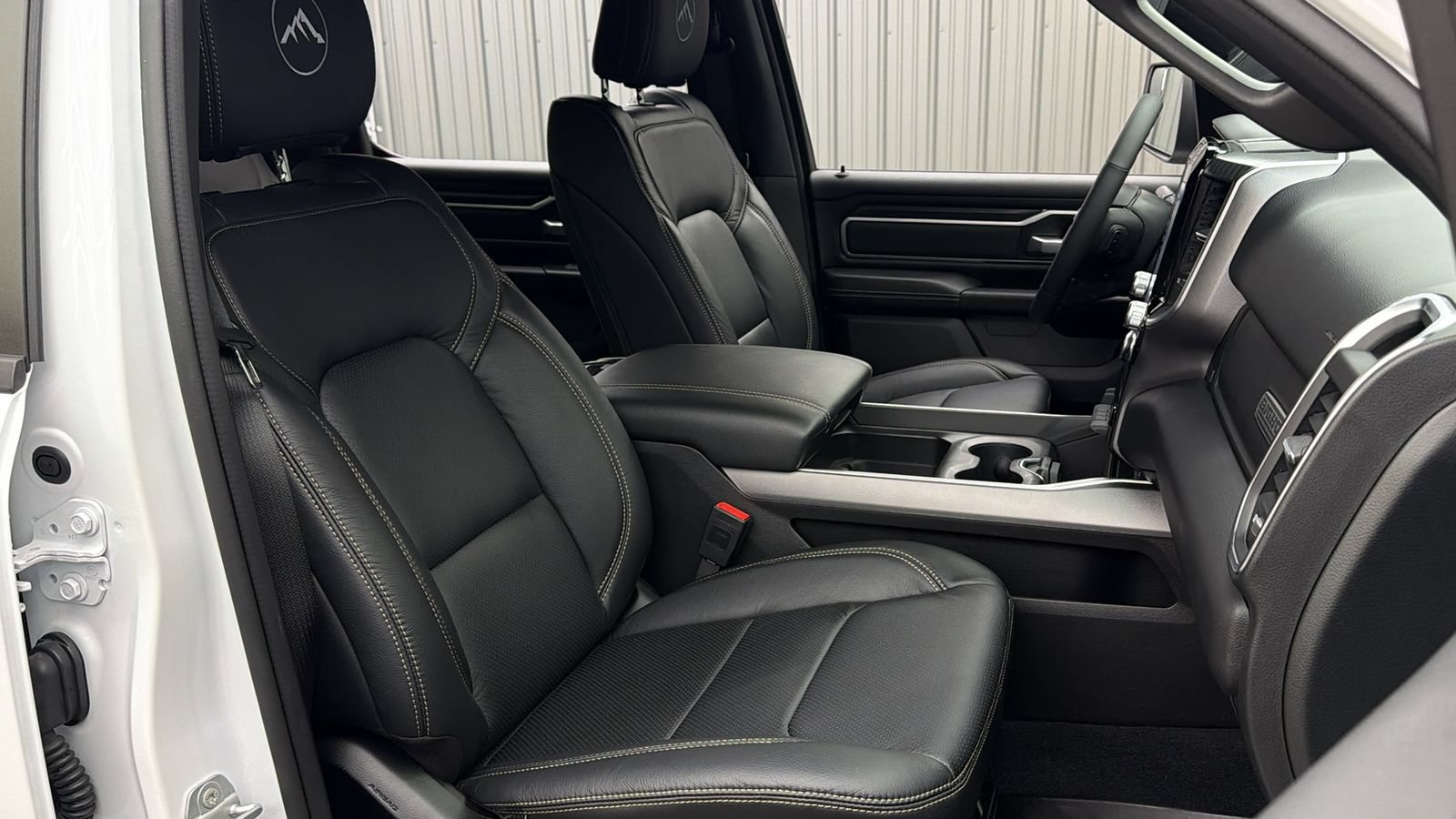 Used 2025 RAM 1500 Big Horn AWD/4WD image 40