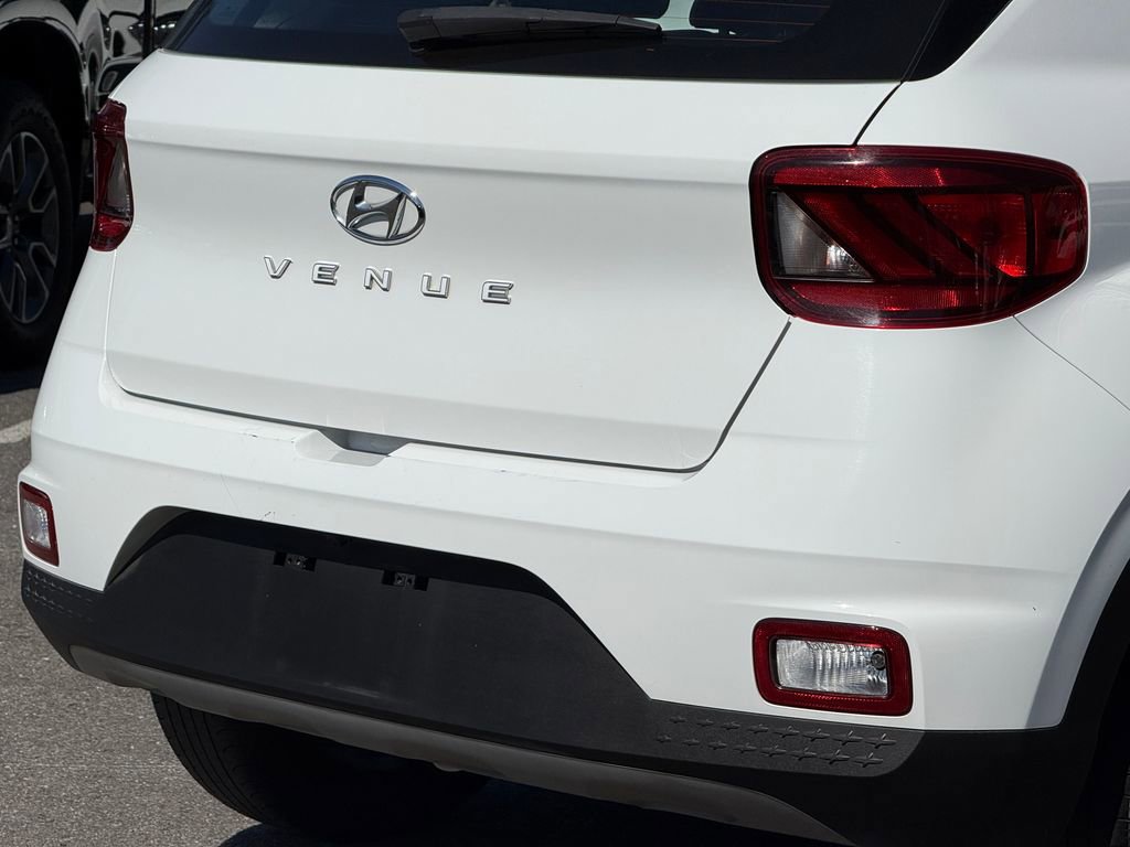 Used 2023 Hyundai Venue SEL image 6