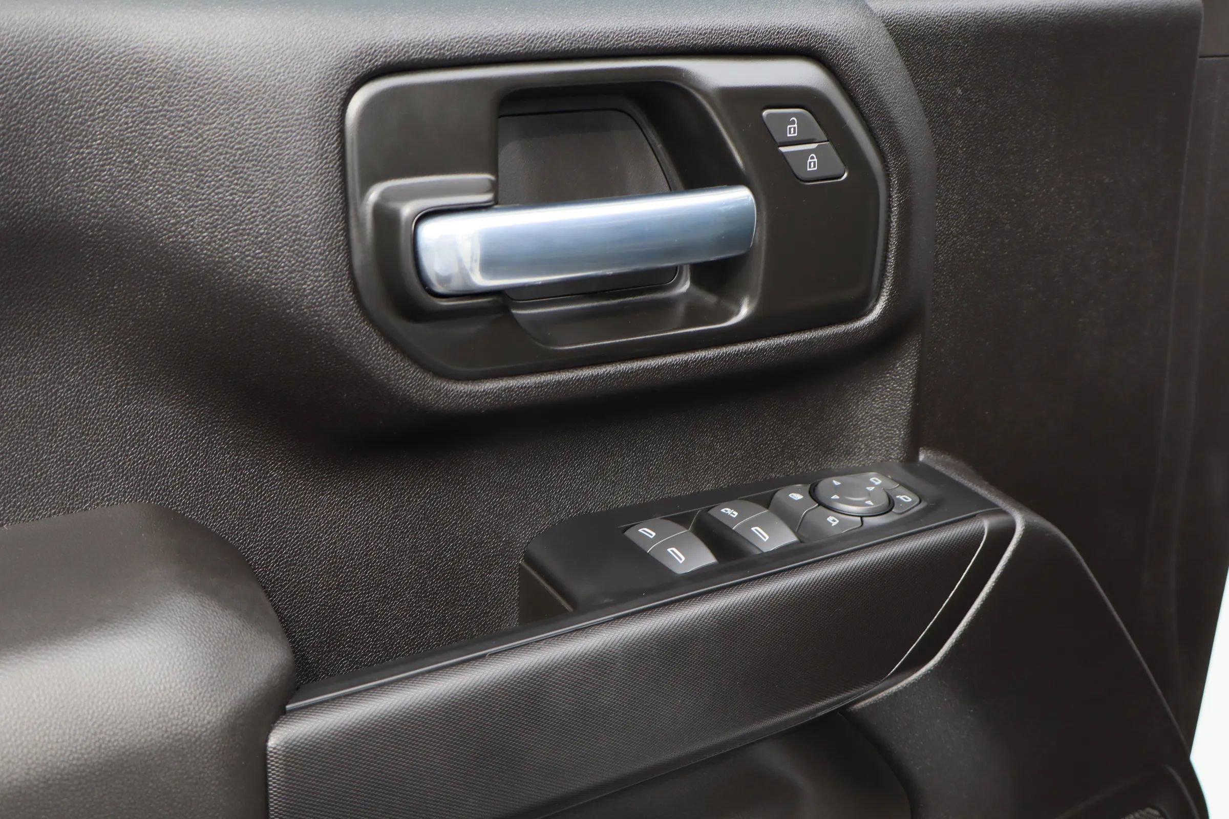 Used 2025 Chevrolet Silverado 2500 Custom w/ Custom Value Package image 18