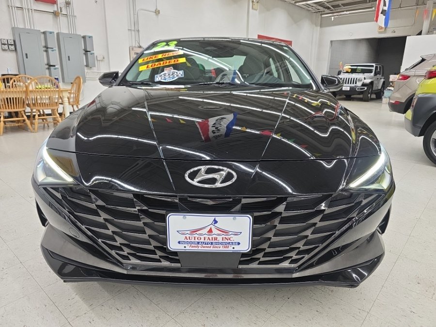 Used 2023 Hyundai Elantra Limited FWD image 2