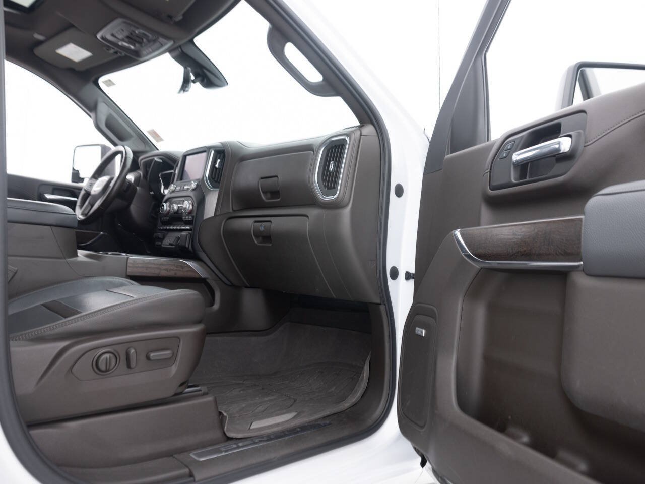 Used 2020 GMC Sierra 2500 Denali w/ Denali Ultimate Package AWD/4WD image 32
